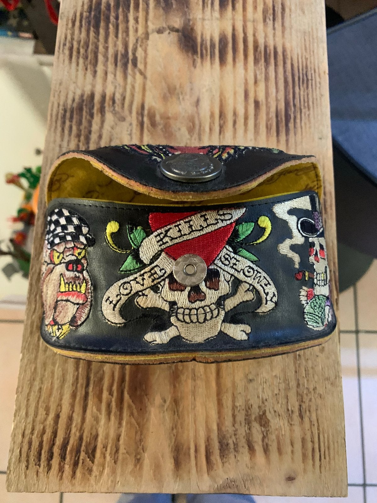 Ed Hardy Zonnebrilkoker - Uniek Design, Gebruikt, Zonnebril, Overige kleuren, Ophalen