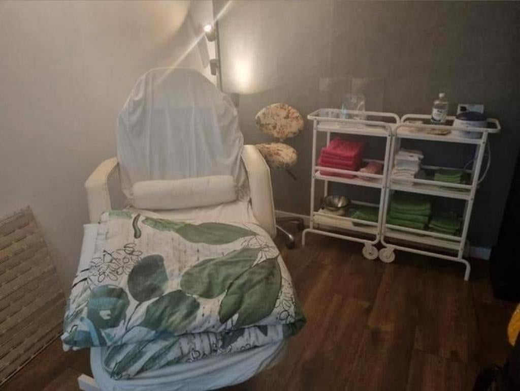 Complete saloninrichting: behandelstoel, kruk en trolleys, Hobby en Vrije tijd, Overige Hobby en Vrije tijd, Gebruikt, Ophalen