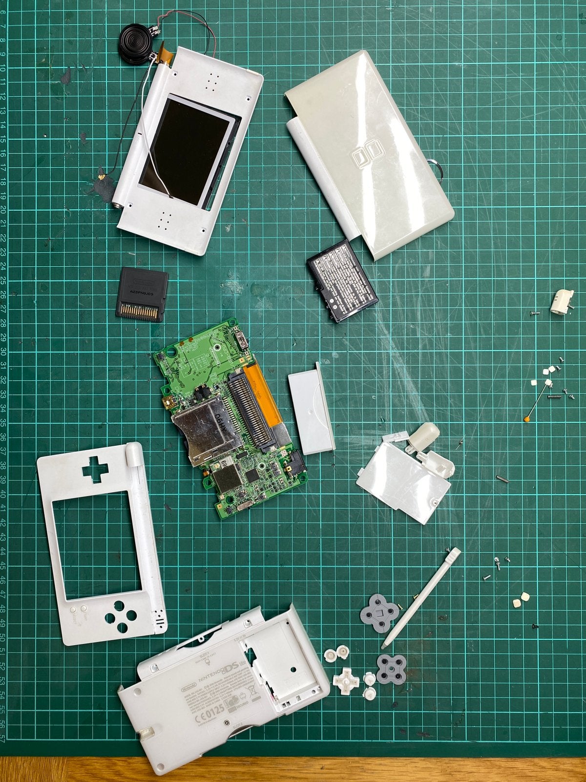 Nintendo ds lite defect voor onderdelen, 1 speler, Ophalen of Verzenden, Niet werkend, Vanaf 3 jaar