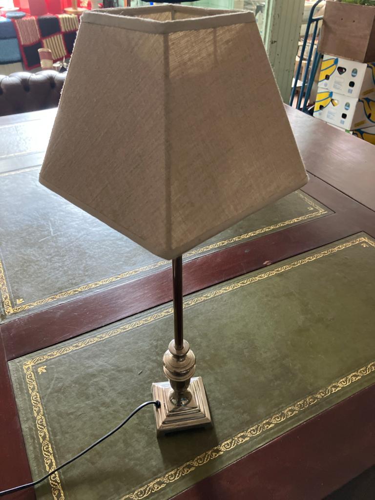 Klassieke tafellamp met stoffen kap, Overige materialen, Gebruikt, 50 tot 75 cm, Klassiek
