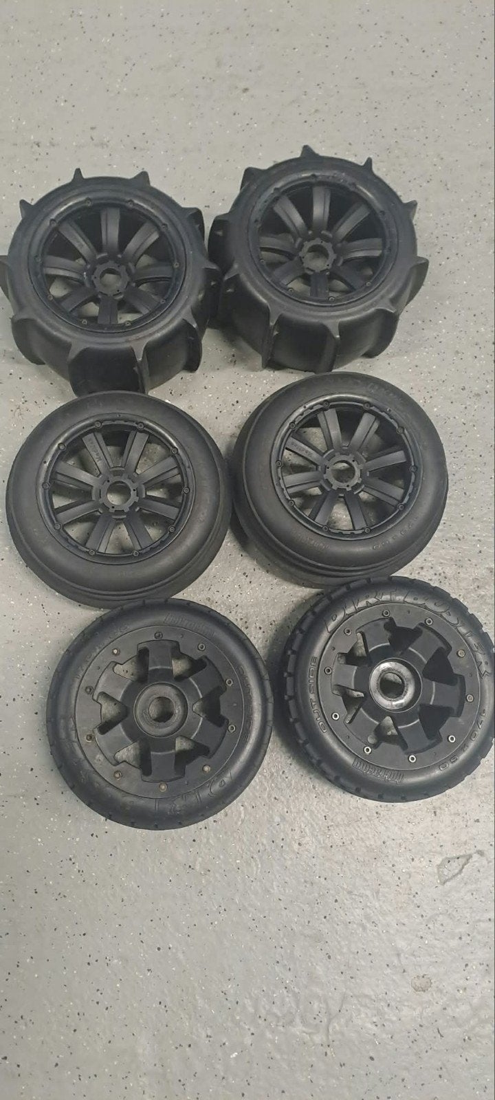 3 setje hpi baja wielen met banden 5 min oud, Ophalen of Verzenden, Gebruikt, Auto