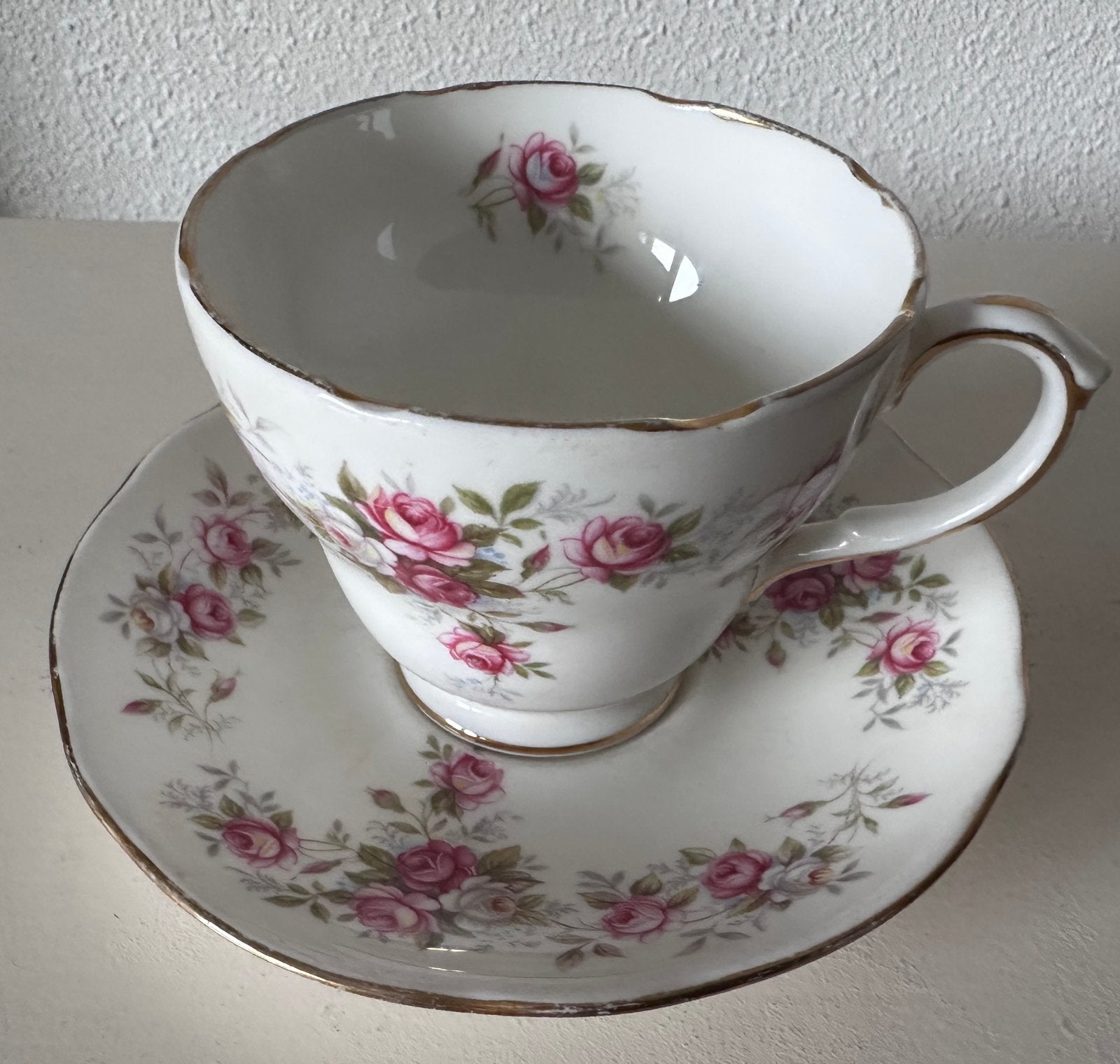 Duchess June Bouquet theekop en schotel - Bone China, Ophalen of Verzenden