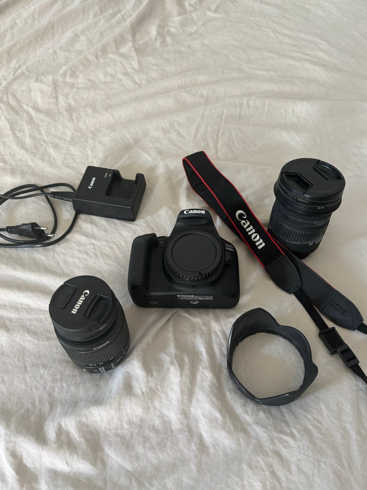 Canon EOS 2000D Spiegelreflexcamera met 2 lenzen, Ophalen, Spiegelreflex, Canon, Zo goed als nieuw