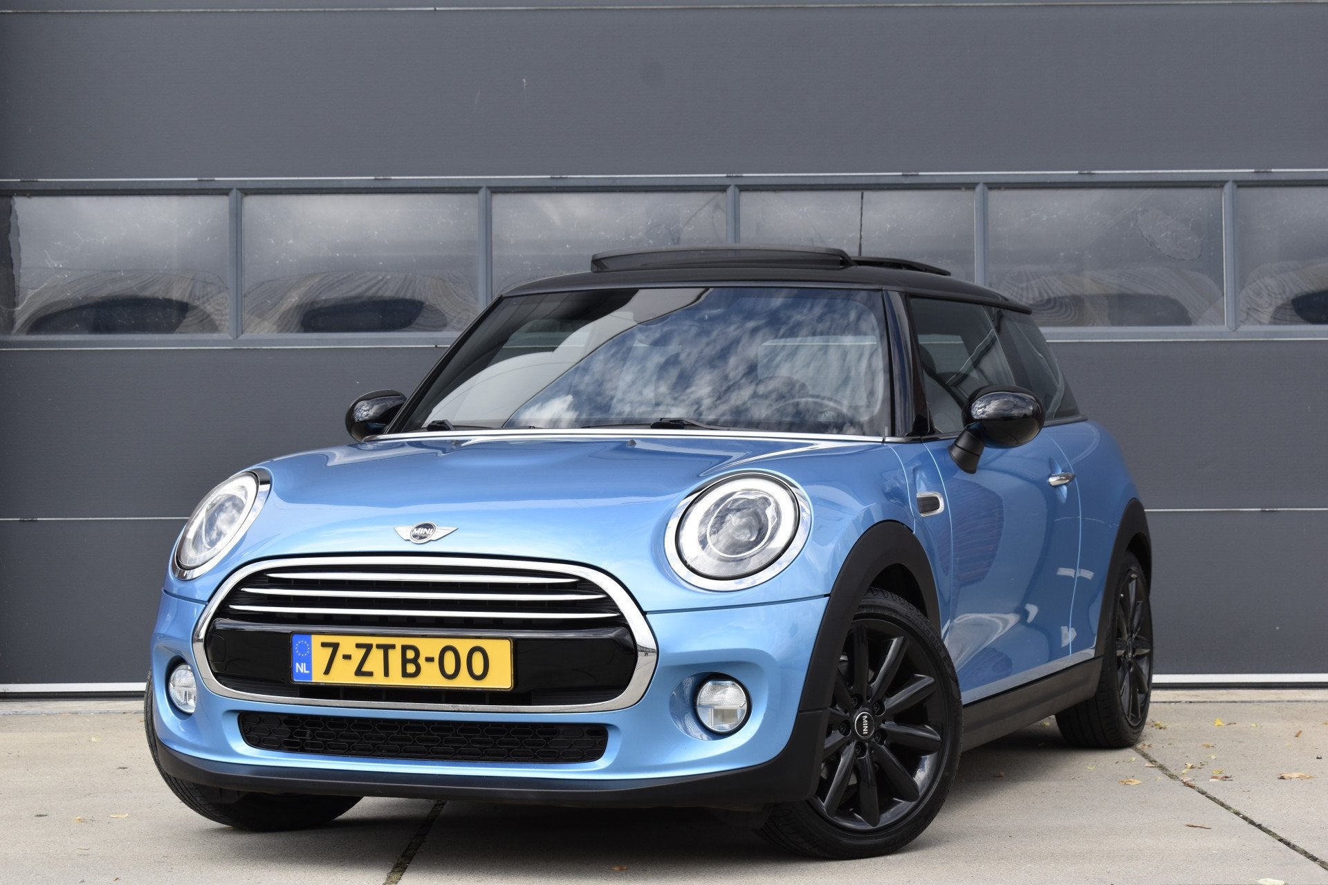 MINI 3-deurs 1.5 Cooper Chili Business Pano - Navi - Leer -, Auto's, Voorwielaandrijving, 136 pk, Gebruikt, Euro 6