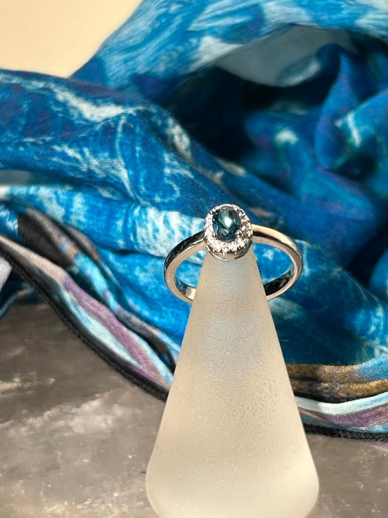 Topaas London blue beschermt intuïtie geluk zeldzaam uniek, Blauw, Nieuw, Ophalen of Verzenden, 17 tot 18