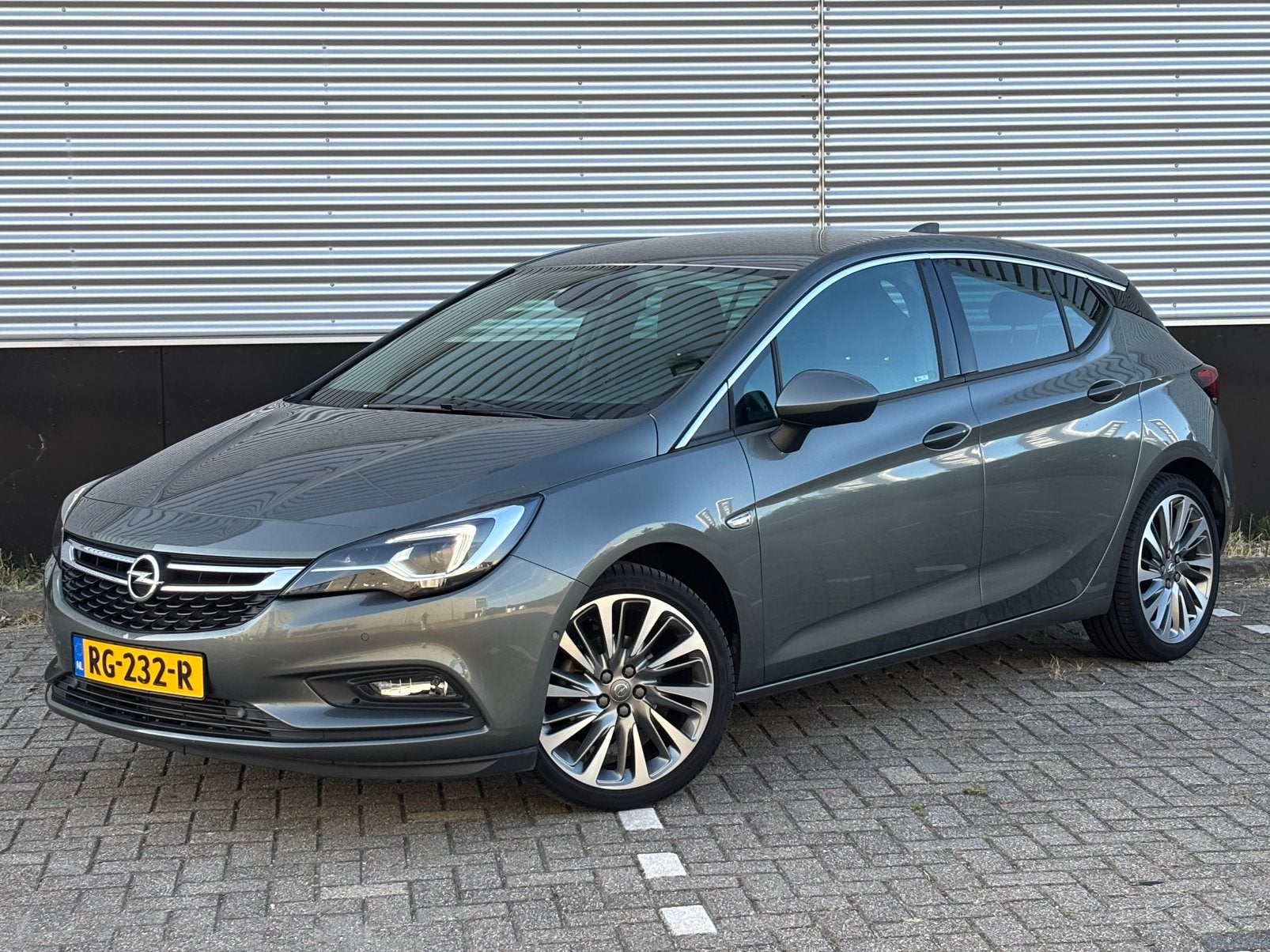 Opel Astra Innovation 1.0 T. 105PK *54.148km* NAVI~TREKHAAK, Zwart, 610 kg, 23 km/l, Origineel Nederlands