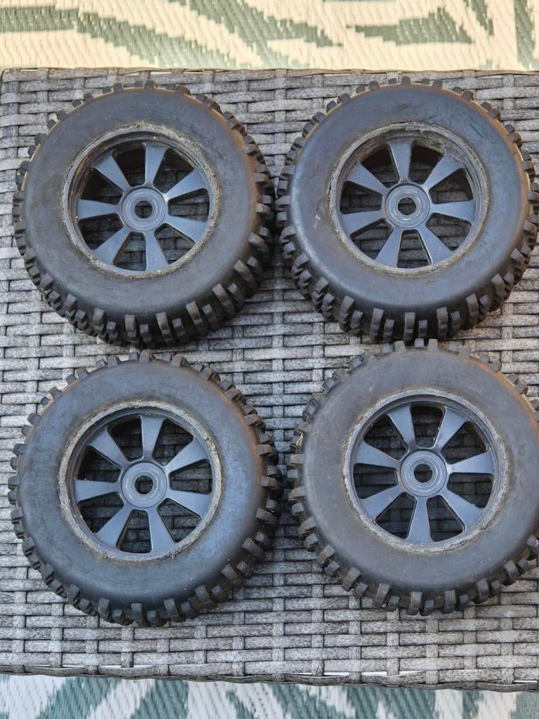 Team Corally monstertruck wielen 17 mm hex, Hobby en Vrije tijd, Ophalen of Verzenden, Gebruikt, Onderdeel