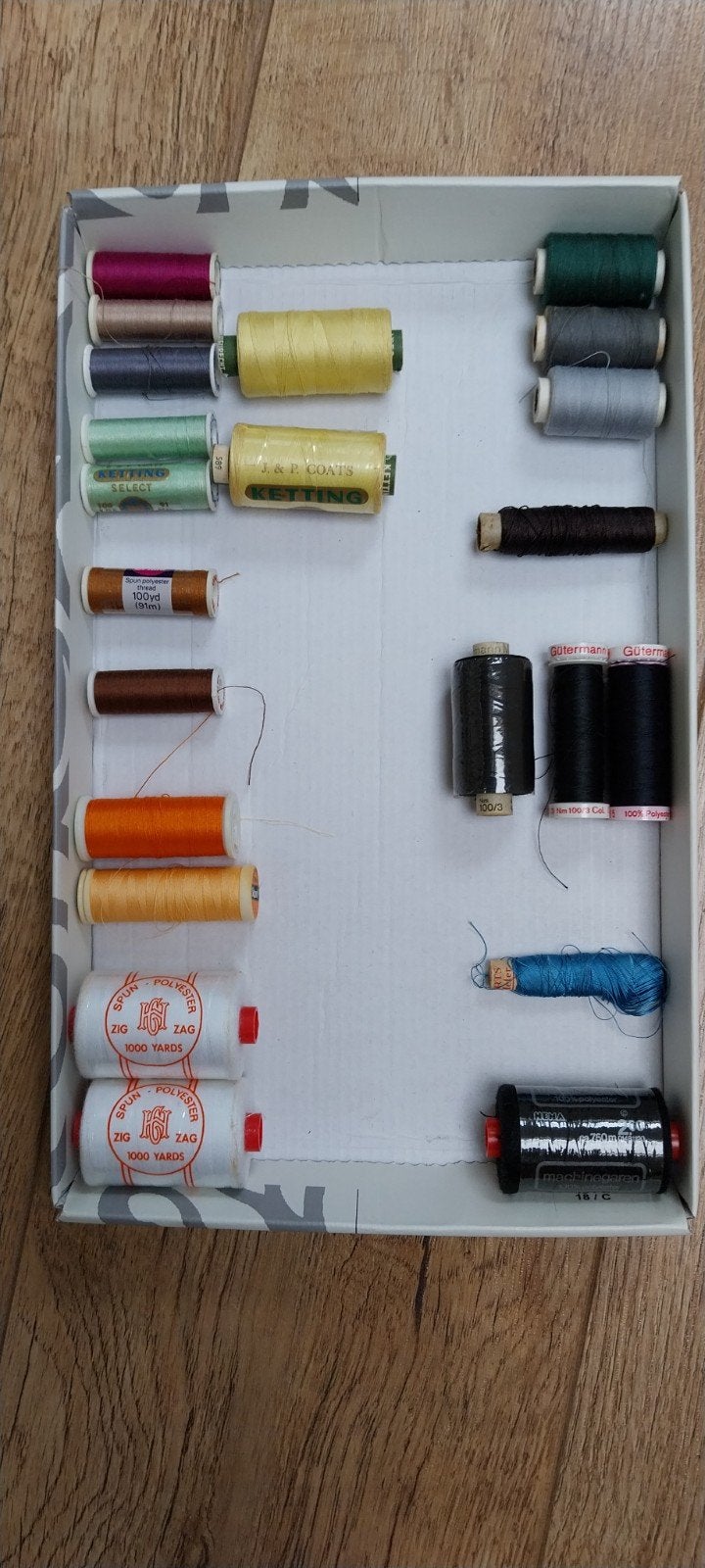 Garen en Naalden Set - Diverse Kleuren en Maten, Hobby en Vrije tijd, Naaien en Fournituren, Ophalen of Verzenden, Zo goed als nieuw