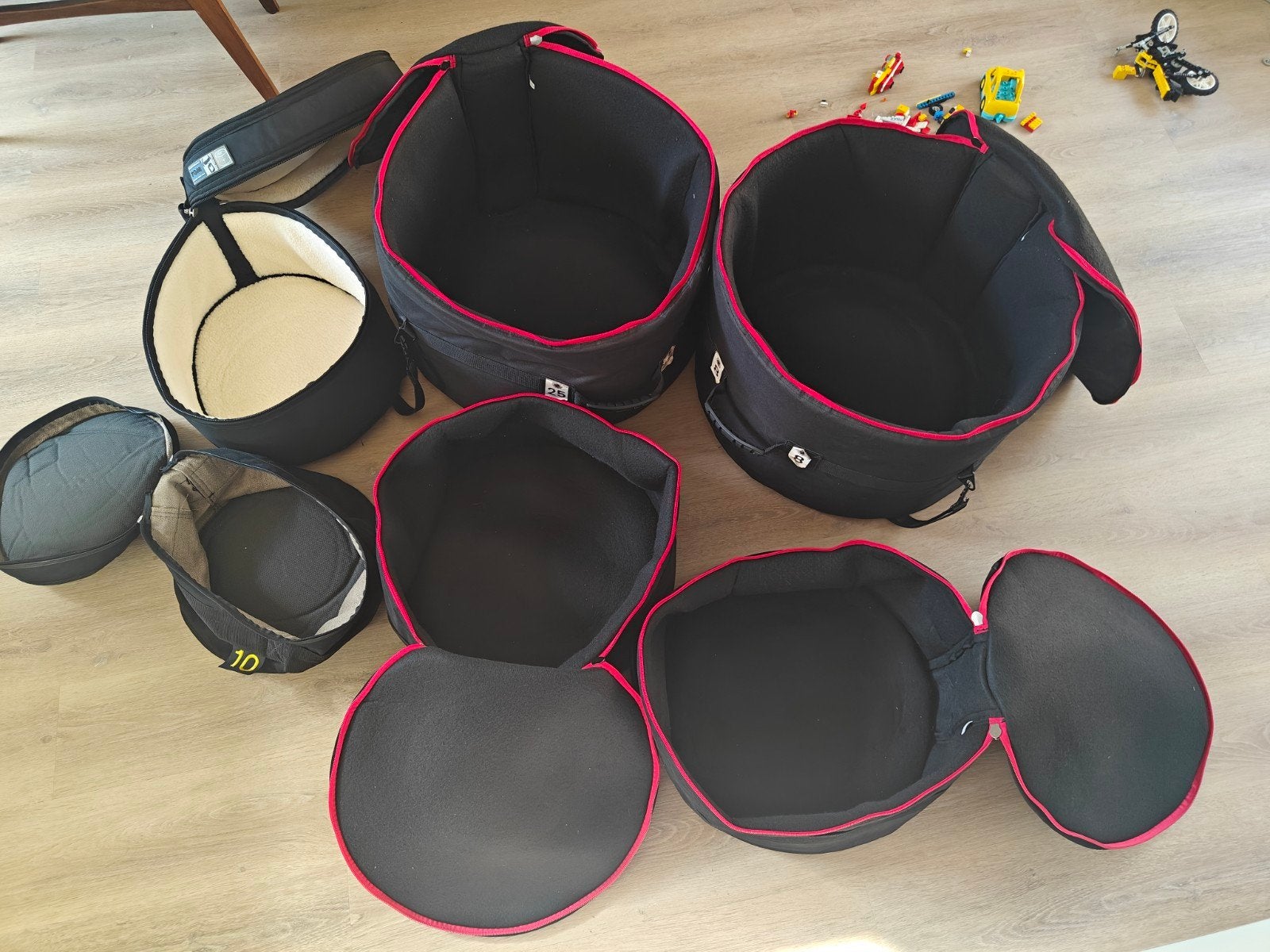 Foto 2 van Diverse drumhoezen oa 18, 13, 12 en 10 inch (oa tama)