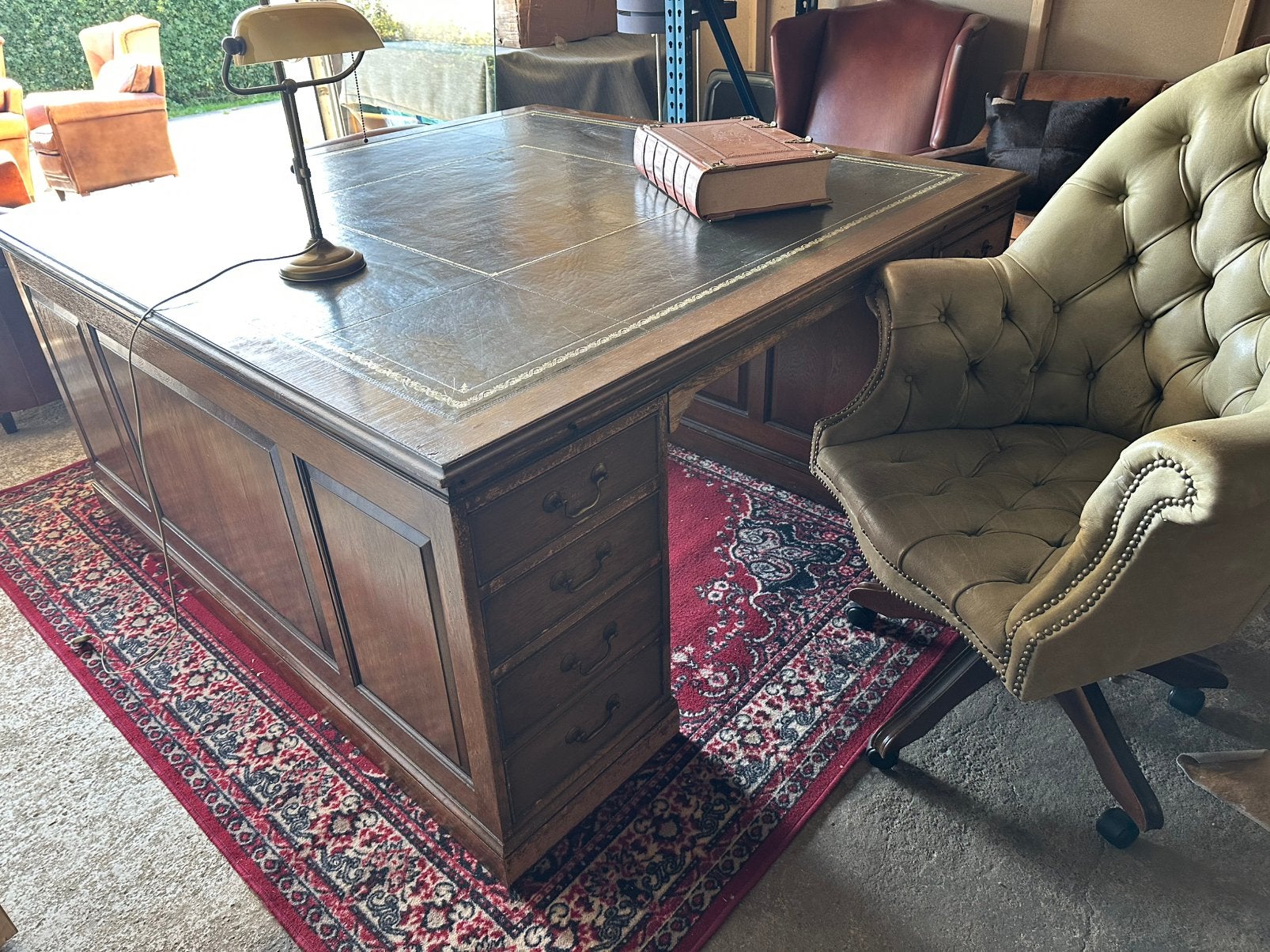 Exclusief antiek groot Engels bureau met Captains chair., Ophalen, Gebruikt, Hout, Duo-bureau