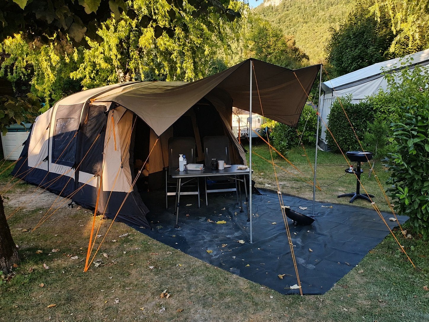 Redwood Navarro 310 opblaasbare tunneltent, Ophalen, Zo goed als nieuw, Tot en met 4
