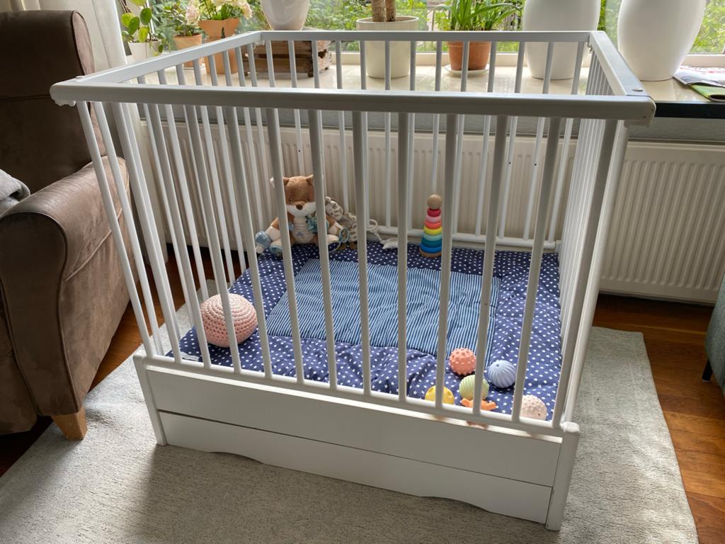 Inklapbare box met matras, verhoger en twee boxkleden, Ophalen of Verzenden, Gebruikt, Vierkant, Boxkleed