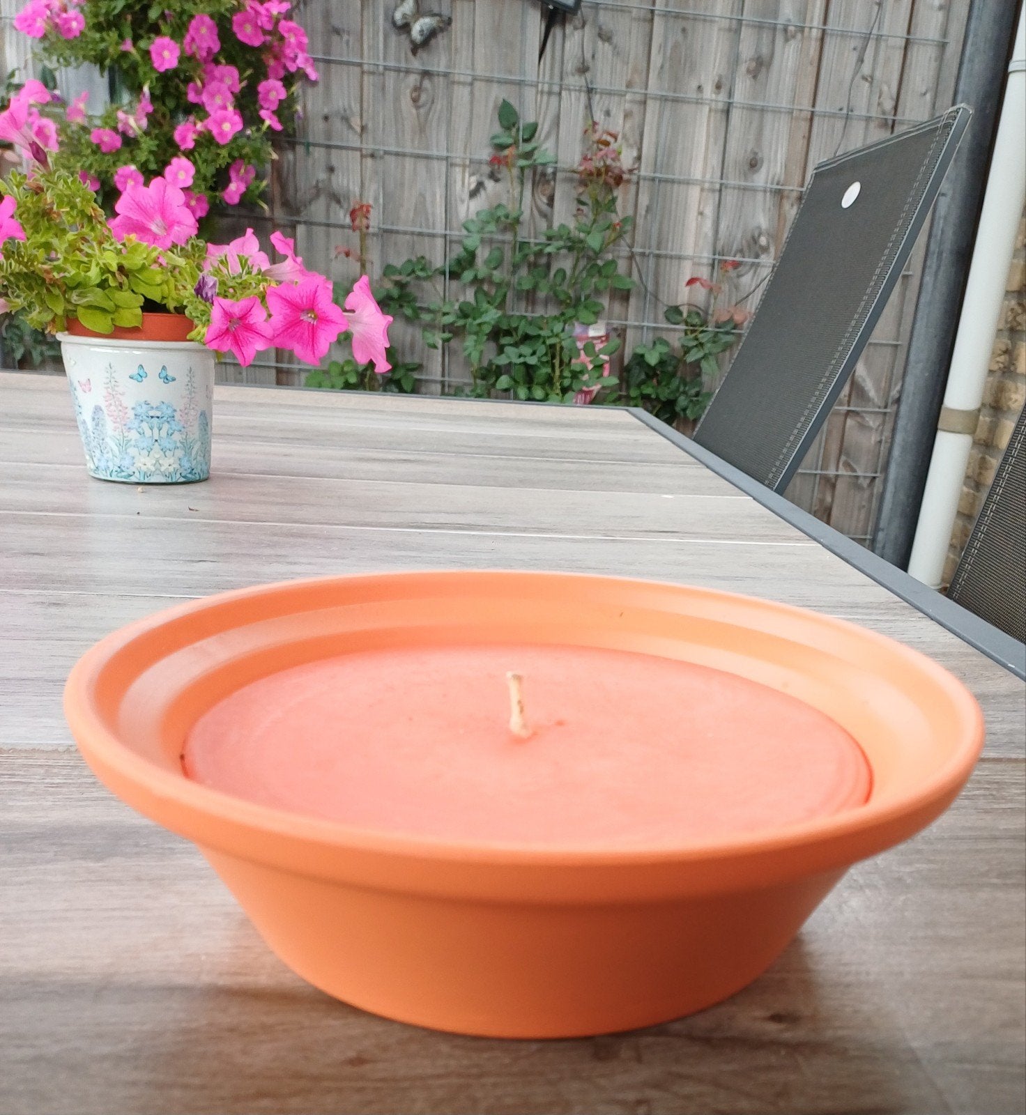Neon Oranje Kaars in Terracotta Schaal - Nieuw, Ophalen of Verzenden, Nieuw