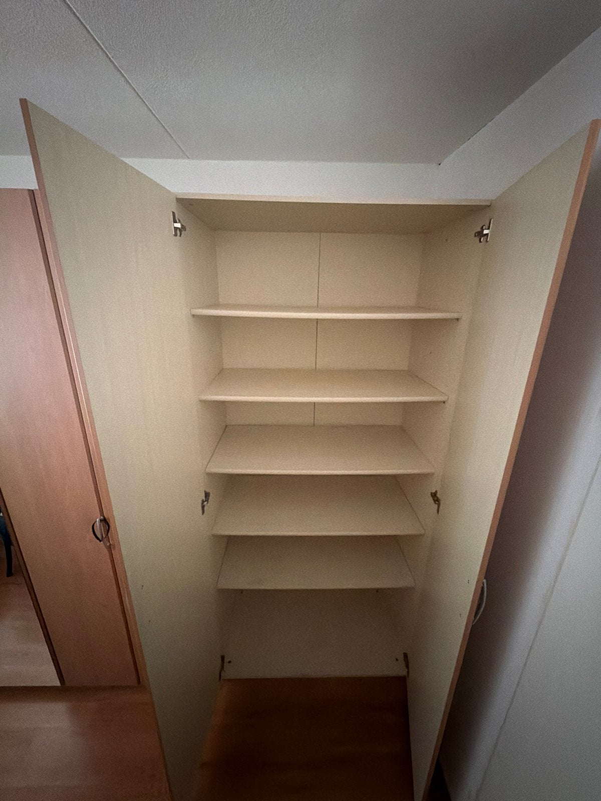 Praktische linnenkast met 5 planken en 2 deuren, Ophalen, Gebruikt, 200 cm of meer, 50 tot 100 cm