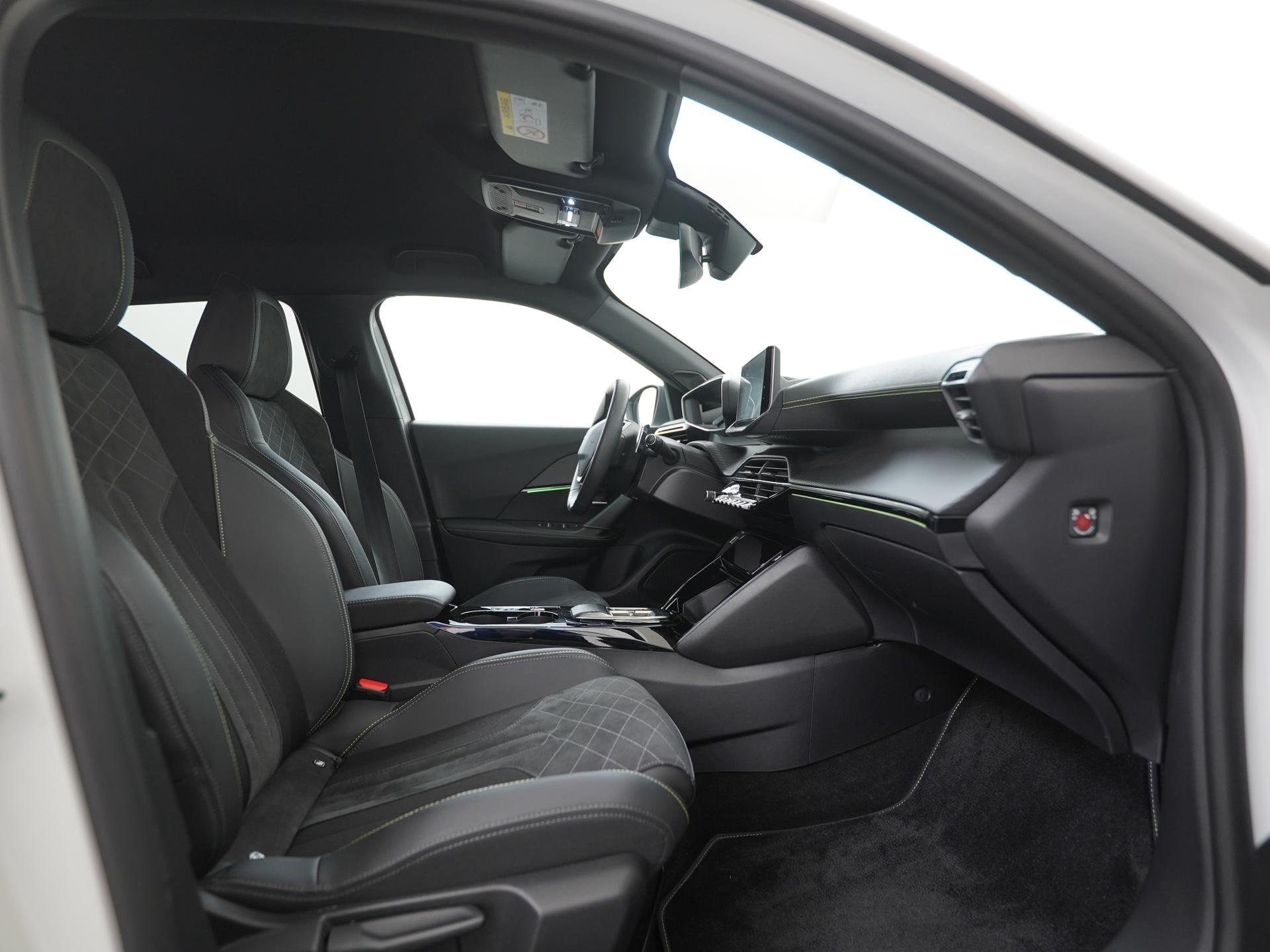 Peugeot 2008 1.2 PureTech GT Pack | Leder/alcantara | Camera, Auto diversen, Automaat, Wit, SUV of Terreinwagen, Benzine