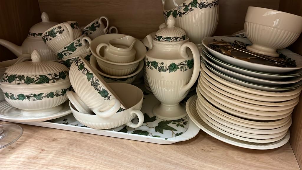 Grote partij wedgwood servies in één koop, Ophalen, Porselein, Wedgwood, Overige typen