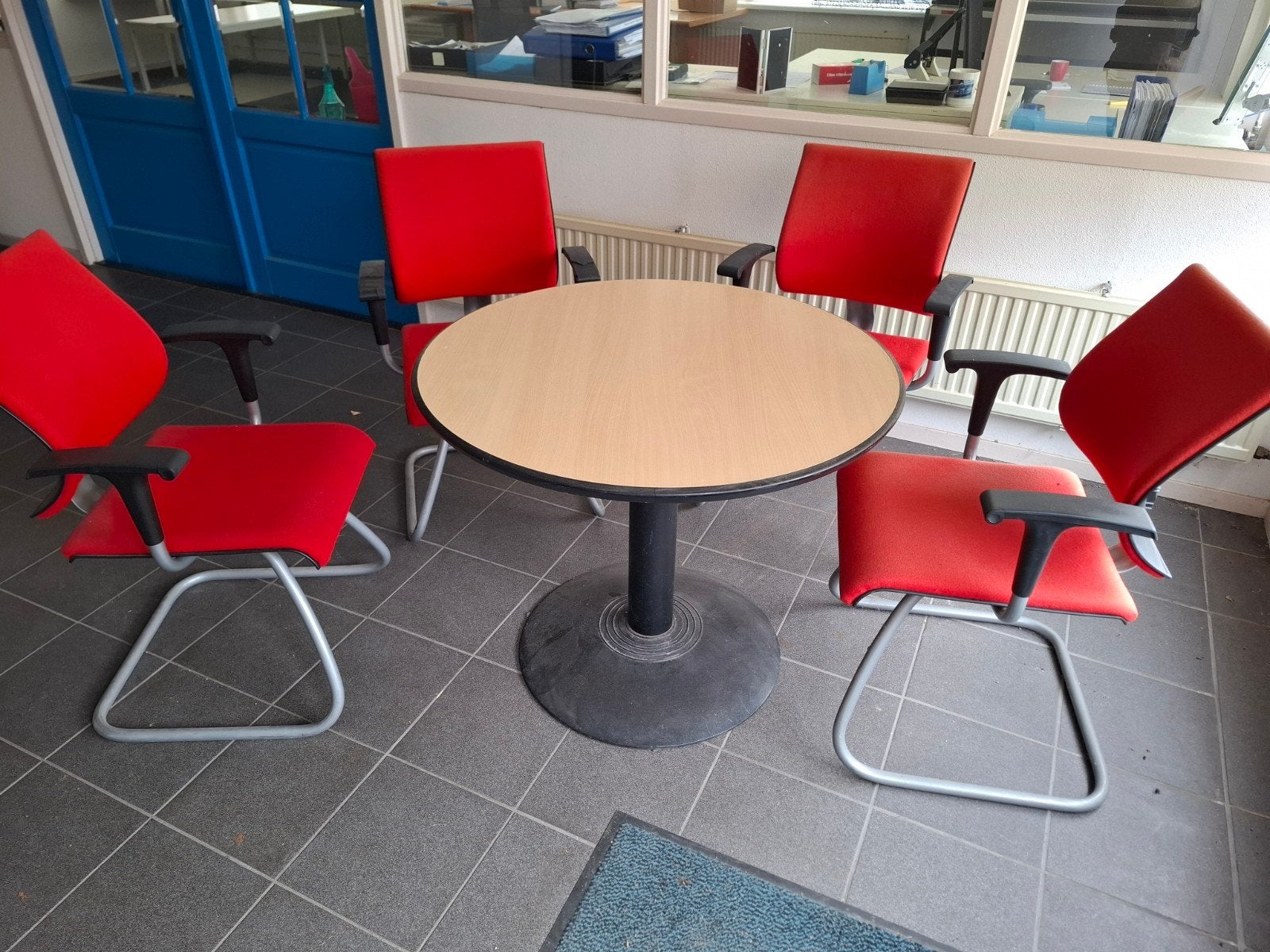 Ronde tafel doorsnede 90cm en vier stoelen, Huis en Inrichting, Gebruikt, 50 tot 100 cm, Rond, 50 tot 100 cm