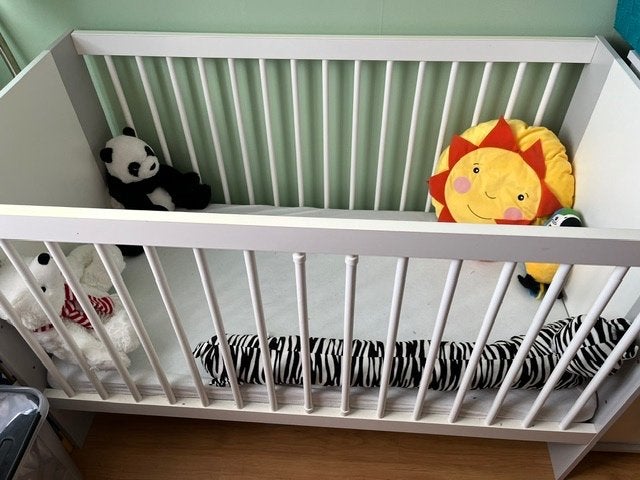 kinderbedje + commode, Kinderen en Baby's, Gebruikt, 50 tot 70 cm, 75 tot 100 cm, Commode