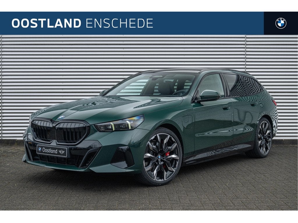BMW 5 Serie Touring 550e xDrive M Sport Automaat / Panoramad, Auto's, BMW, Automaat, Zwart, Stoelverwarming, Leder