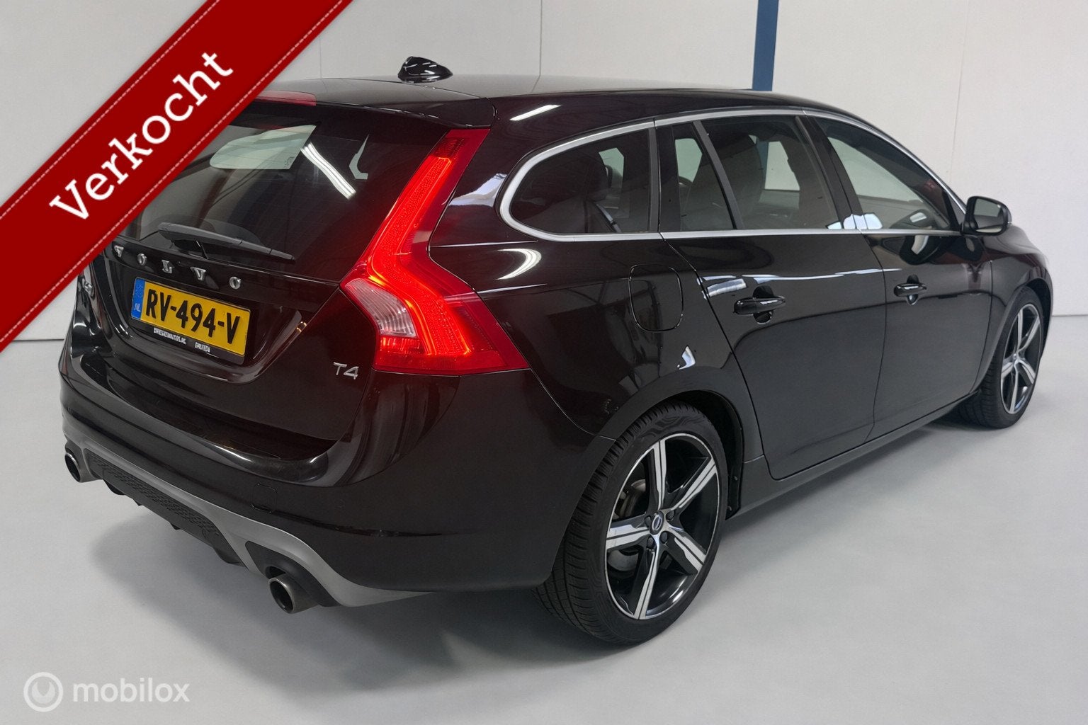 Volvo V60 2.0 T4 Sport AUTOMAAT / NL-AUTO / NAVI, Gebruikt, Euro 6, 1969 cc, Zwart