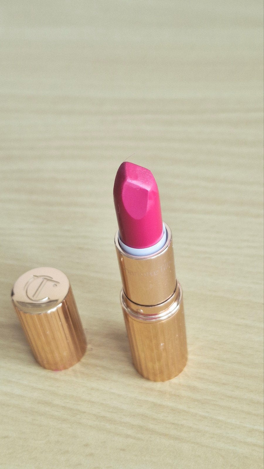 Charlotte Tilbury Lipstick - The Queen, Lippen, Verzenden, Zo goed als nieuw, Make-up