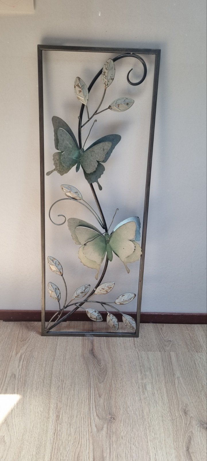 Metalen wanddecoratie met vlinders en bladeren, Ophalen, Metaal, Wandsculptuur, Gebruikt