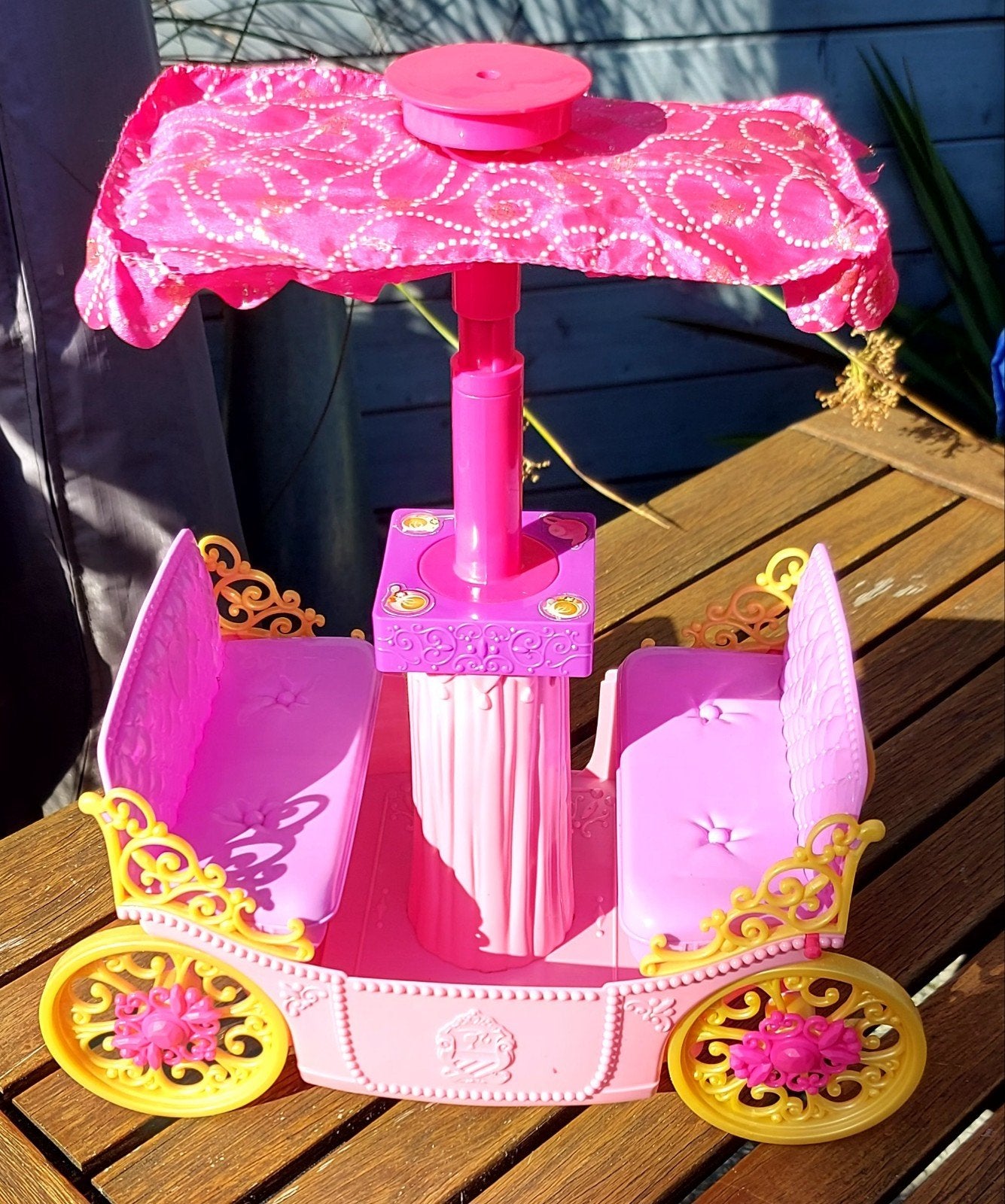 Barbie Koets Roze met Parasol - Mattel 2010, Ophalen of Verzenden, Gebruikt, Barbie
