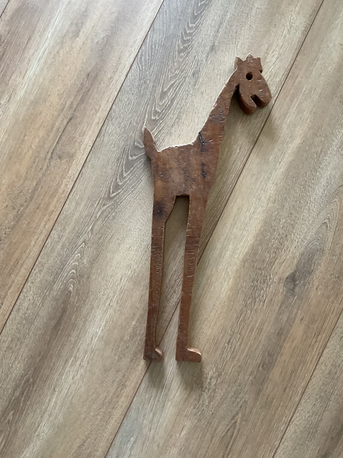 Te Koop: houten, decoratie giraf, lengte 50 cm, Hout, Overige stijlen, Ophalen of Verzenden, Zo goed als nieuw