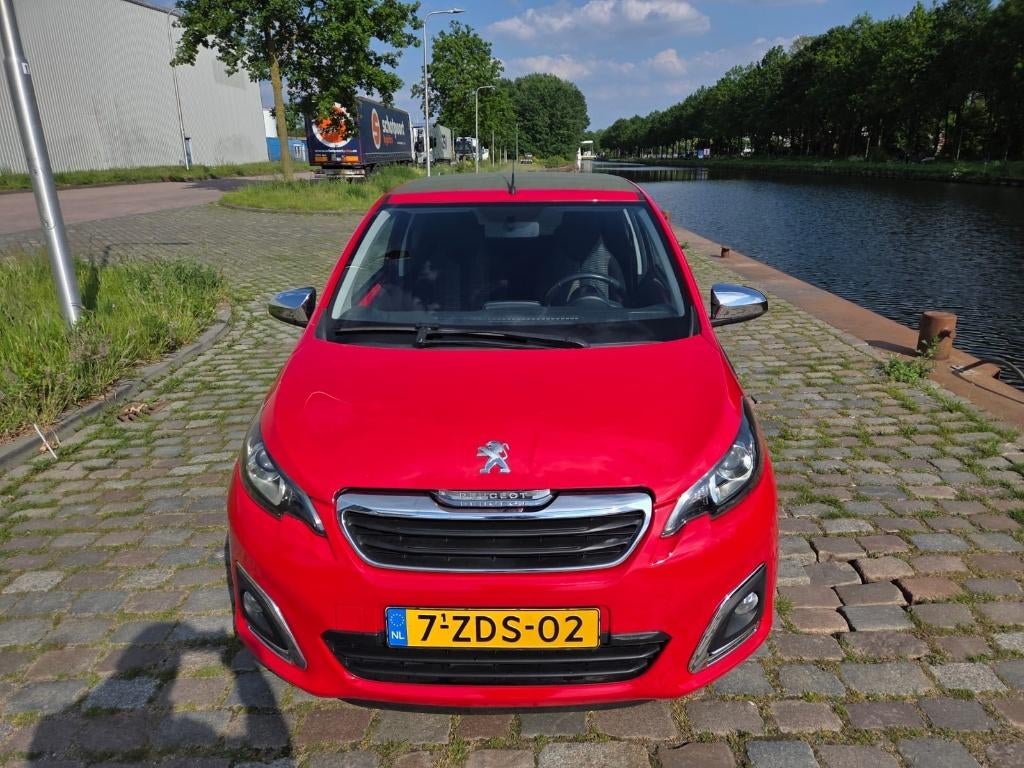 Peugeot 108 1.0 12V E-vti 68PK 3DR 2014 Rood, Auto's, Voorwielaandrijving, Stof, 4 stoelen, Origineel Nederlands