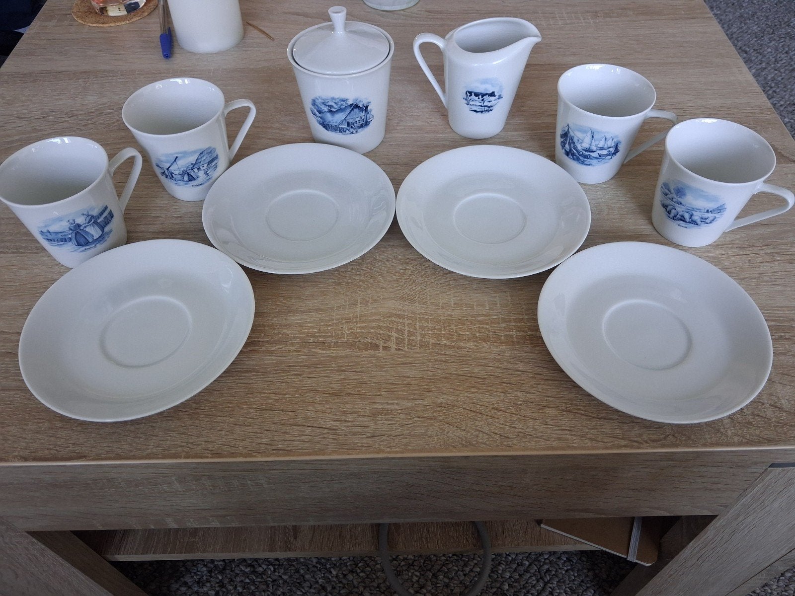 set servies met Hollandse taferelen, Klassiek, Ophalen of Verzenden, Zo goed als nieuw, Porselein