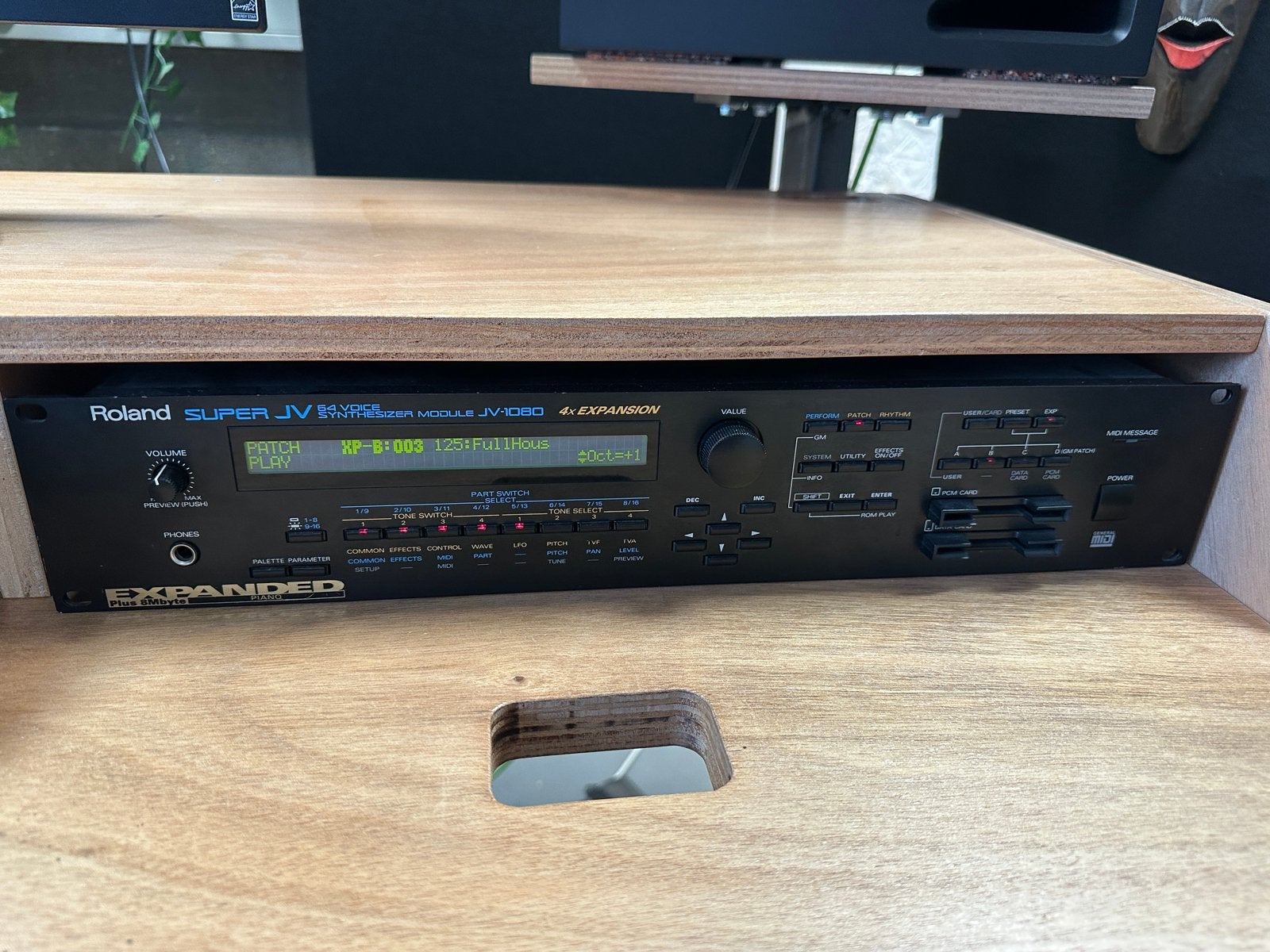 Roland JV1080 incl house & techno expansion!, Muziek en Instrumenten, Ophalen of Verzenden, Zo goed als nieuw, Overige aantallen