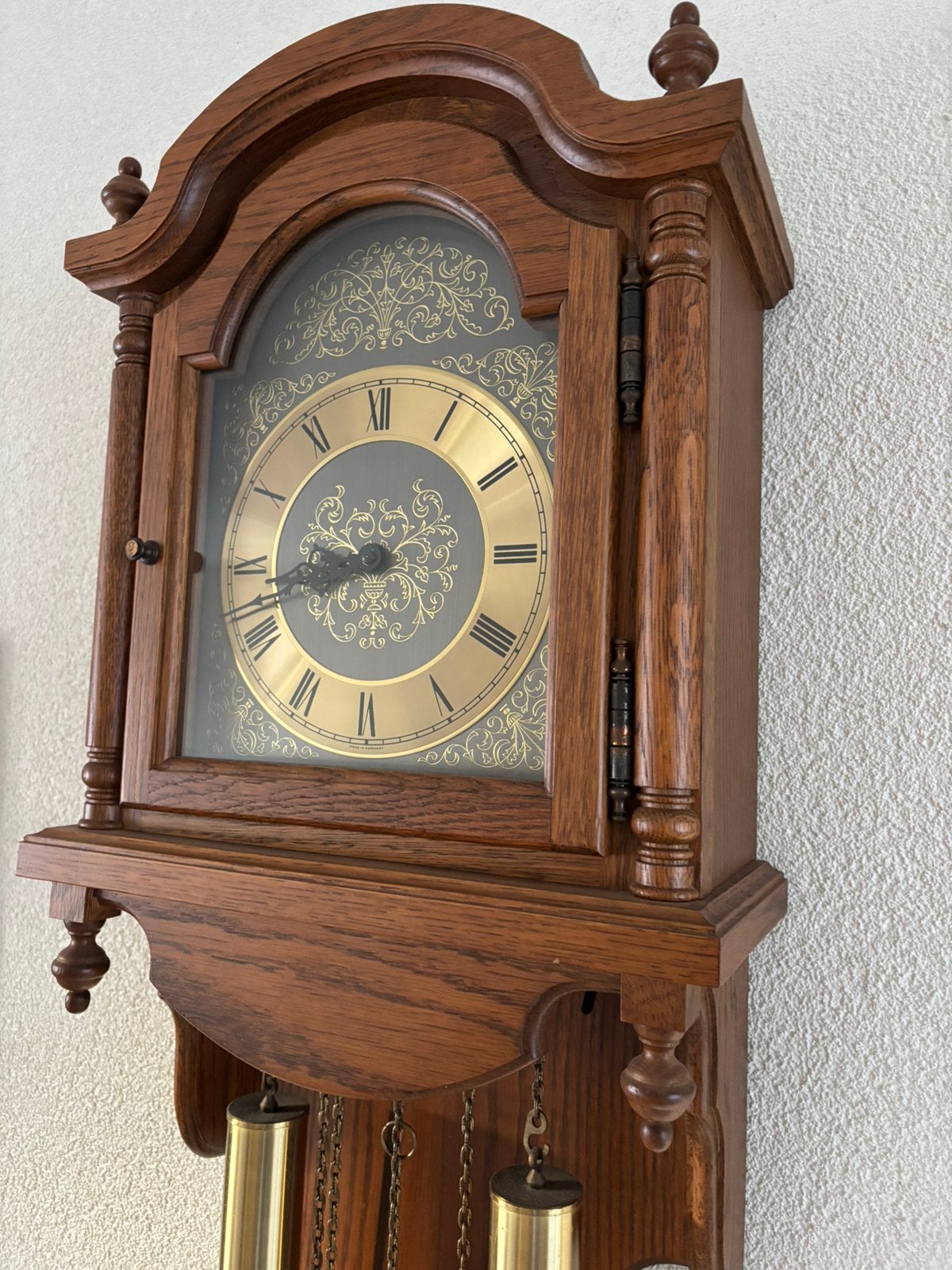 Klassieke mechanische gewichten wandklok, Ophalen