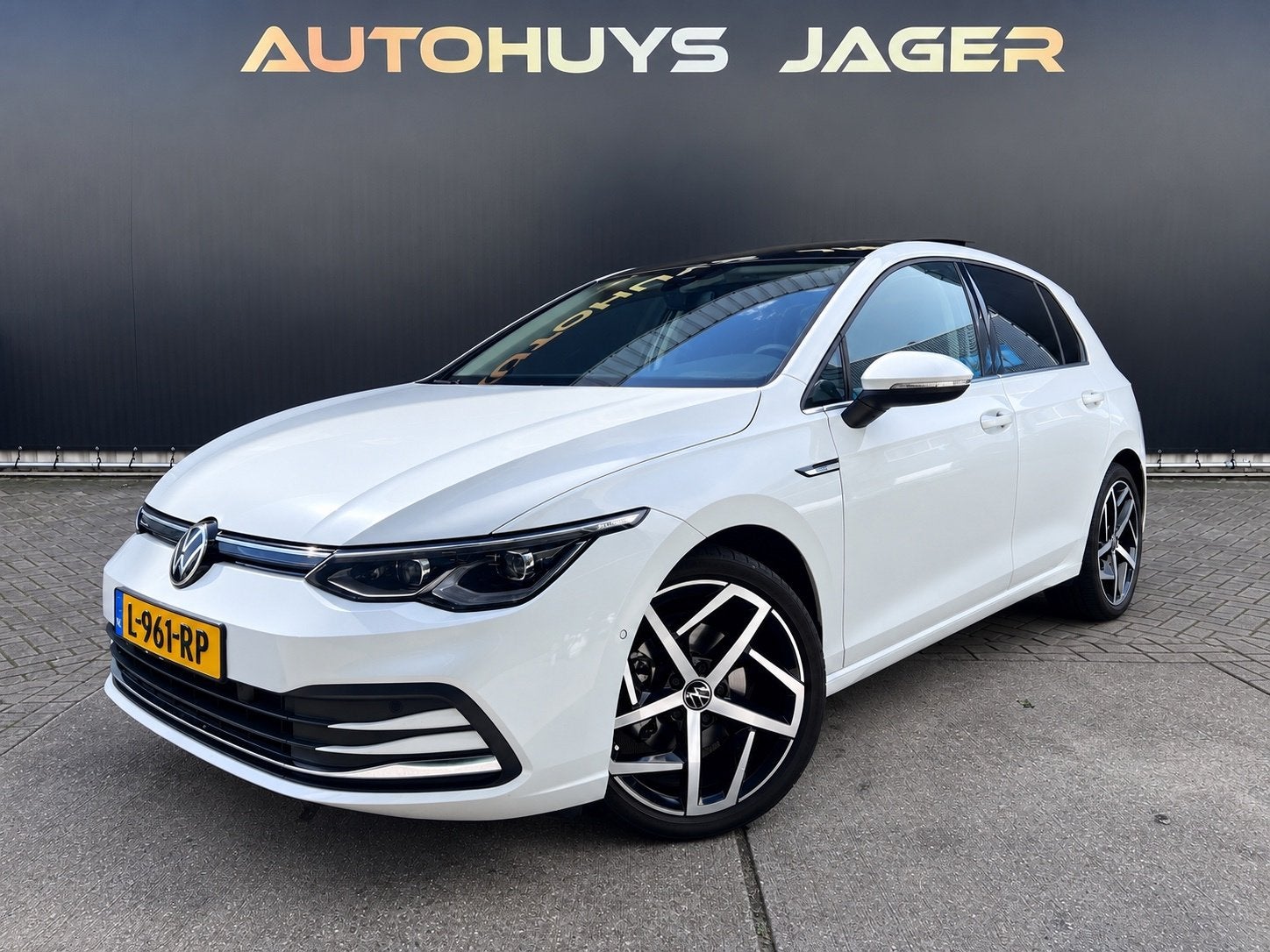 Volkswagen Golf 1.5 eTSI Style - Pano IQ light Massage Memor, Auto's, Dealer onderhouden, 4 cilinders, 150 pk, Adaptive Cruise Control