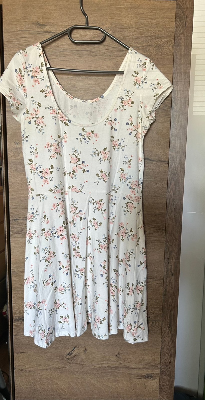 Gebloemd jurkje, Kleding | Dames, Jurken, Ophalen of Verzenden, Zo goed als nieuw, Maat 42/44 (L), Boven de knie