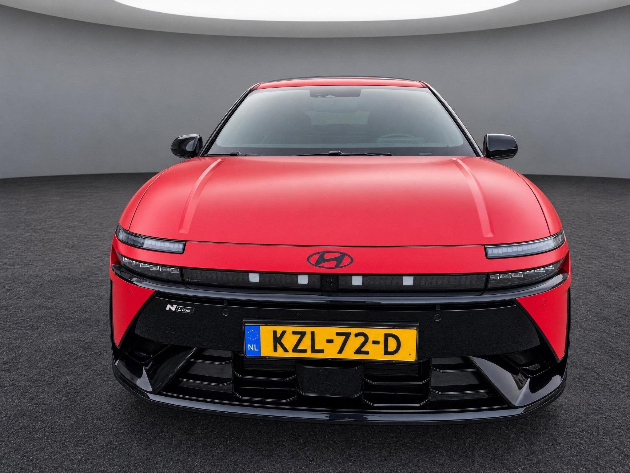 Hyundai IONIQ 3 N Line 61 kWh | Warmtepomp | N line Interieu, Auto's, 136 pk, Gebruikt, 750 kg, Alcantara