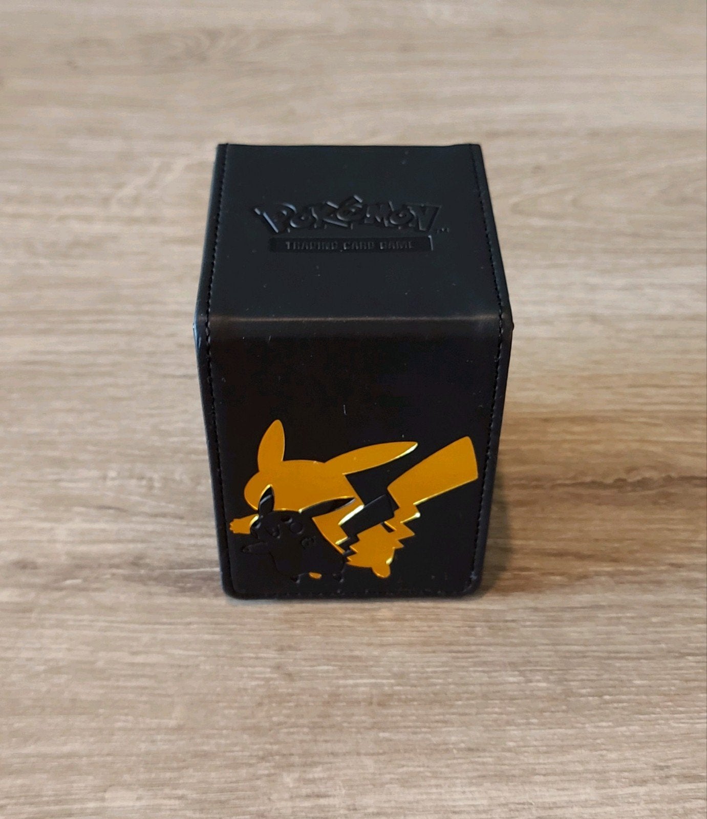 Pokemon kaarten Ultra Pro Elite series deckbox Pikachu, Ophalen of Verzenden, Boosterbox