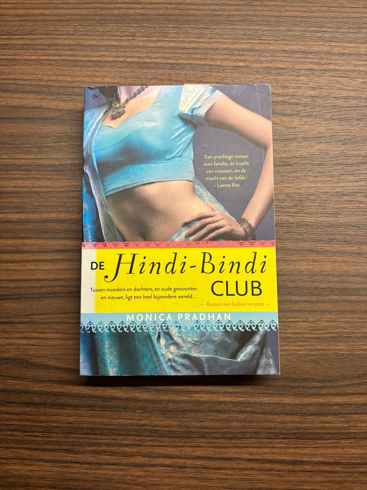 De Hindi-Bindi Club - Monica Pradhan (Roman), Boeken, Ophalen of Verzenden, Zo goed als nieuw, Wereld overig