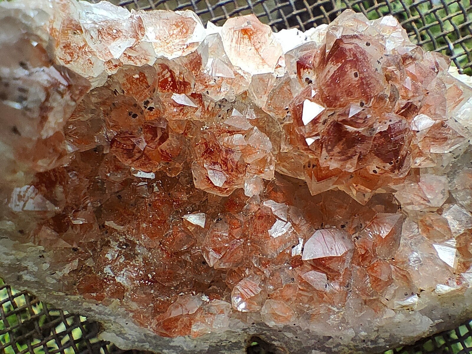Aardbeienkwarts Geode - 119 gram, Sieraden, Tassen en Uiterlijk, Edelstenen, Ophalen, Gebruikt