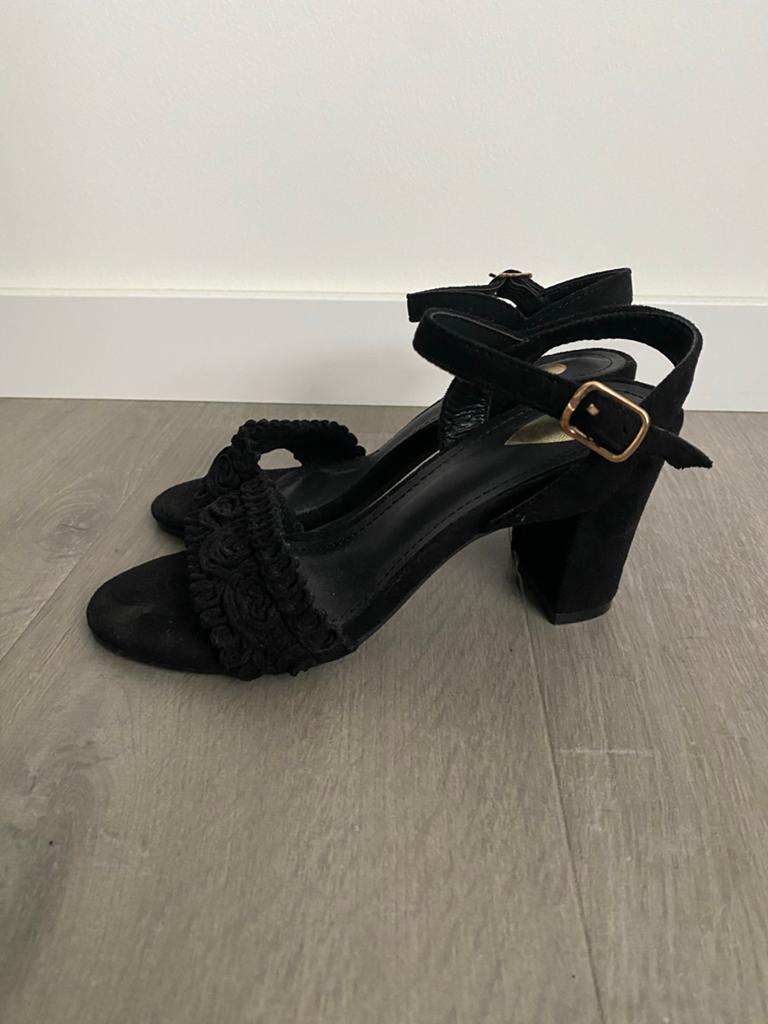 Zwarte sandalen met hak - Maat 36 - Nieuw, Kleding | Dames, Schoenen, Zwart, Nieuw, Sandalen of Muiltjes, Ophalen of Verzenden