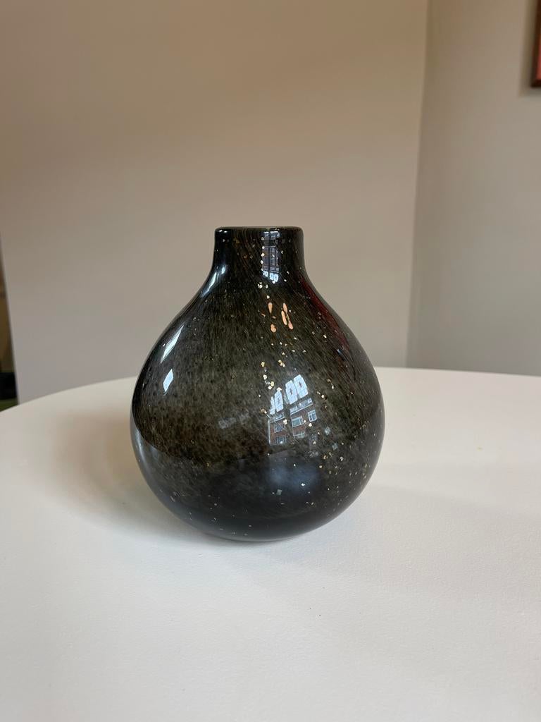 Mini vaas donker met gouden spikkels, Huis en Inrichting, Woonaccessoires | Vazen, Ophalen, Gebruikt, Zwart, Glas