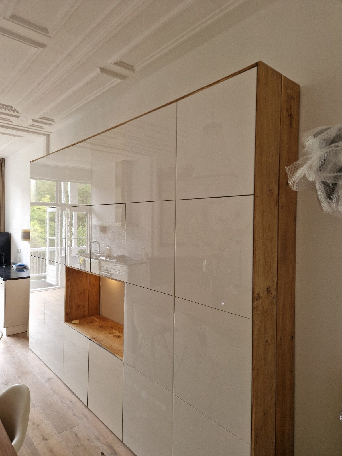 kastenwand bekleed met eikenhout, Huis en Inrichting, Kasten | Wandmeubels, Ophalen, Met deur(en), 200 cm of meer, Eikenhout