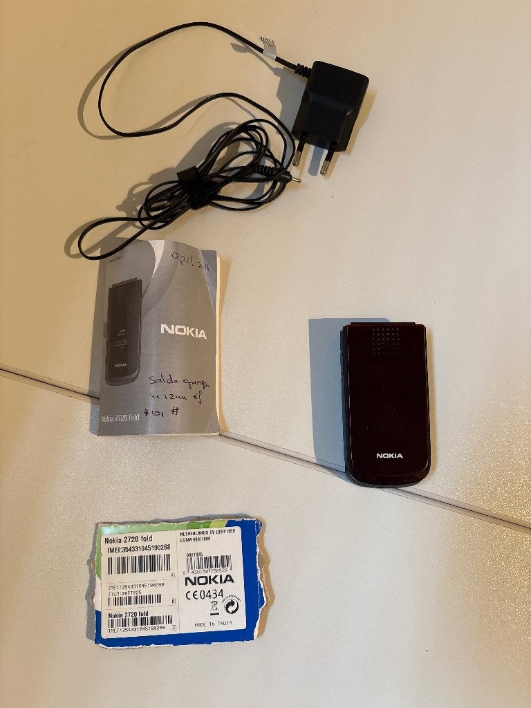 Nokia 2720 Fold - Deep Red - Klassiek inklapmodel, Ophalen, Fysiek toetsenbord, Inklapmodel, Zonder simlock