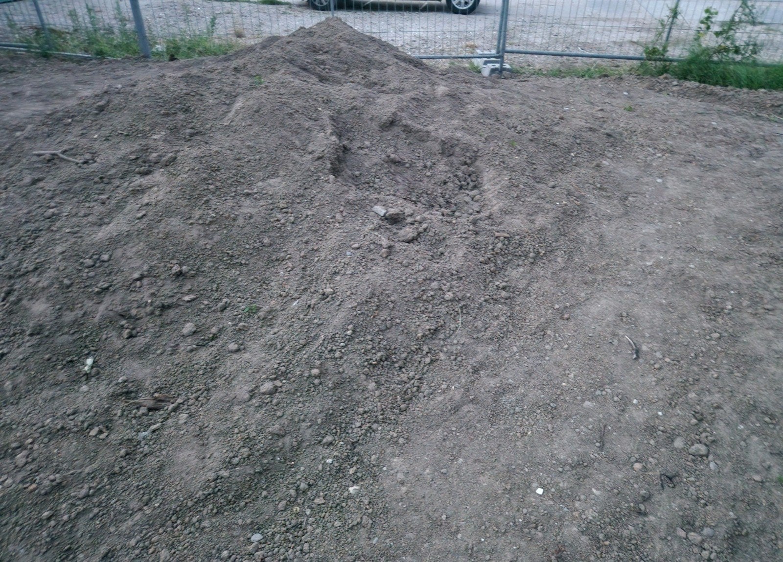 Gratis tuinaarde af te halen.
Je kunt er gemakkelijk bij met, Ophalen, Tuinaarde