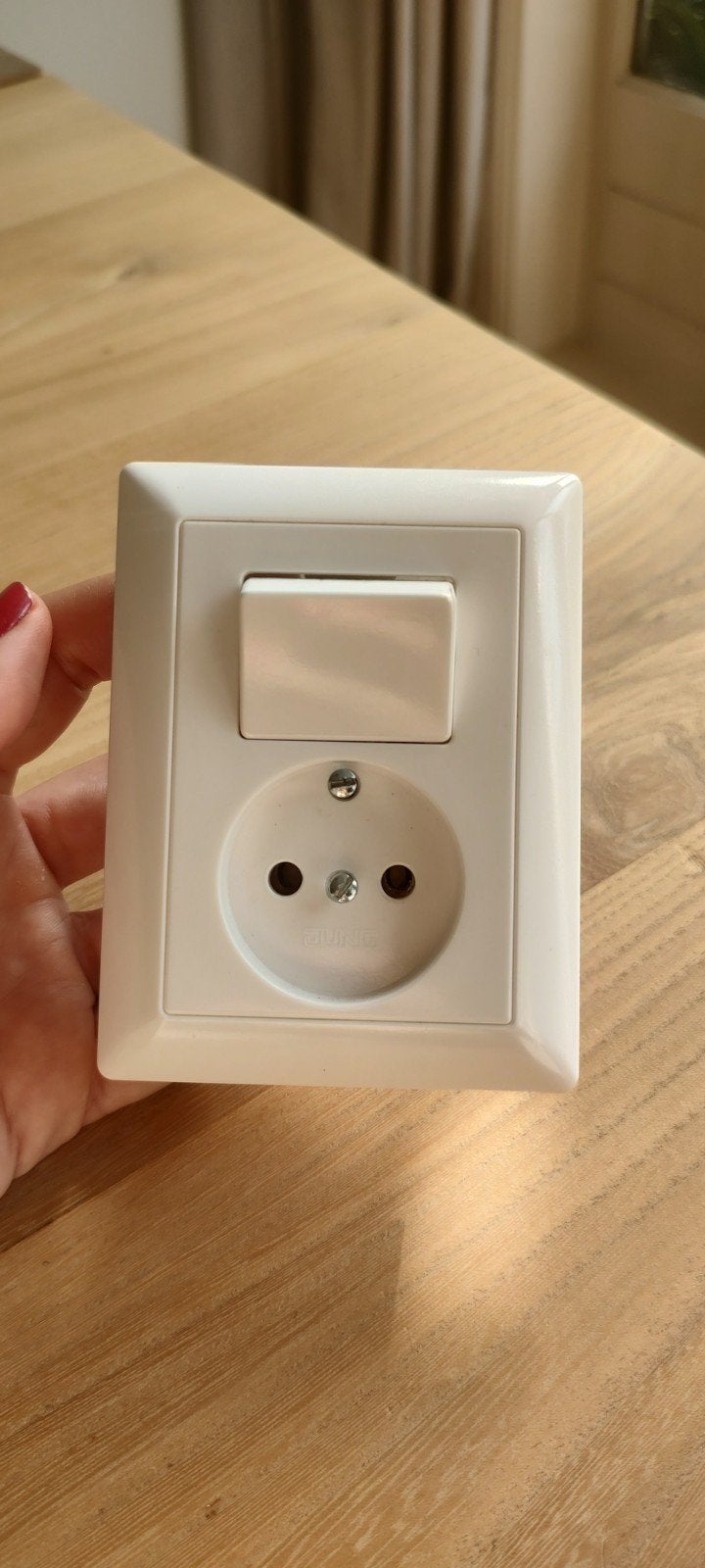Jung AS500 Wandcontactdoos met wisselschakelaar, Doe-het-zelf en Verbouw, Elektra en Kabels, Ophalen of Verzenden, Zo goed als nieuw