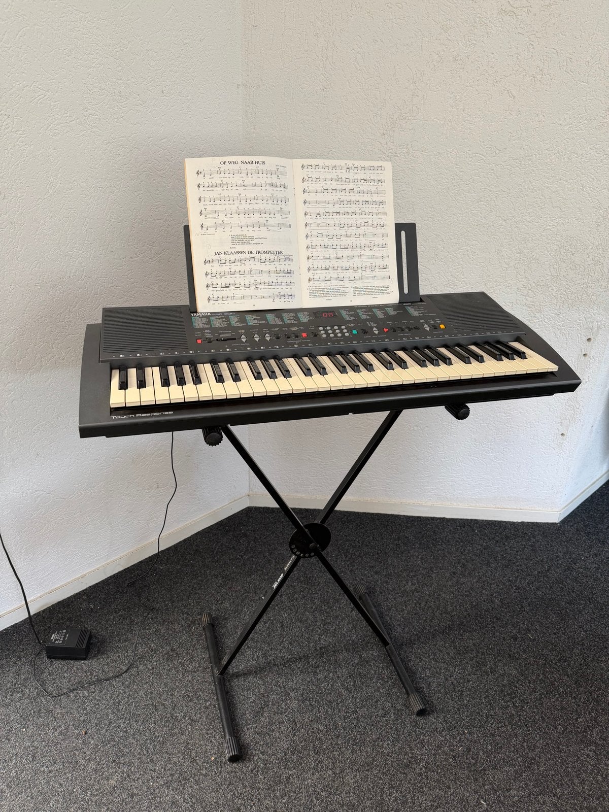 Yamaha Portatone PSR-300 Keyboard met standaard en MIDI, Yamaha, Ophalen of Verzenden, Aanslaggevoelig, 61 toetsen