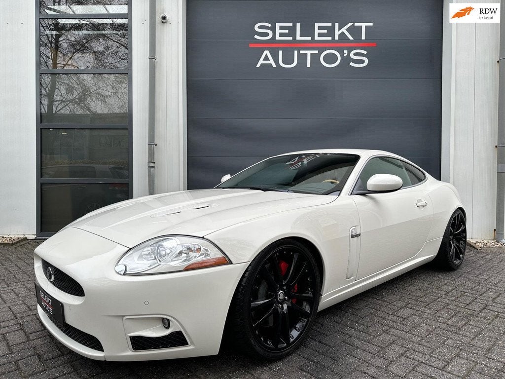 Jaguar XKR 4.2 V8 Coupé 416 Pk Supercharged Youngtimer Navi, Auto's, Jaguar, Gebruikt, Wit, Bedrijf, Automatische klimaatregeling