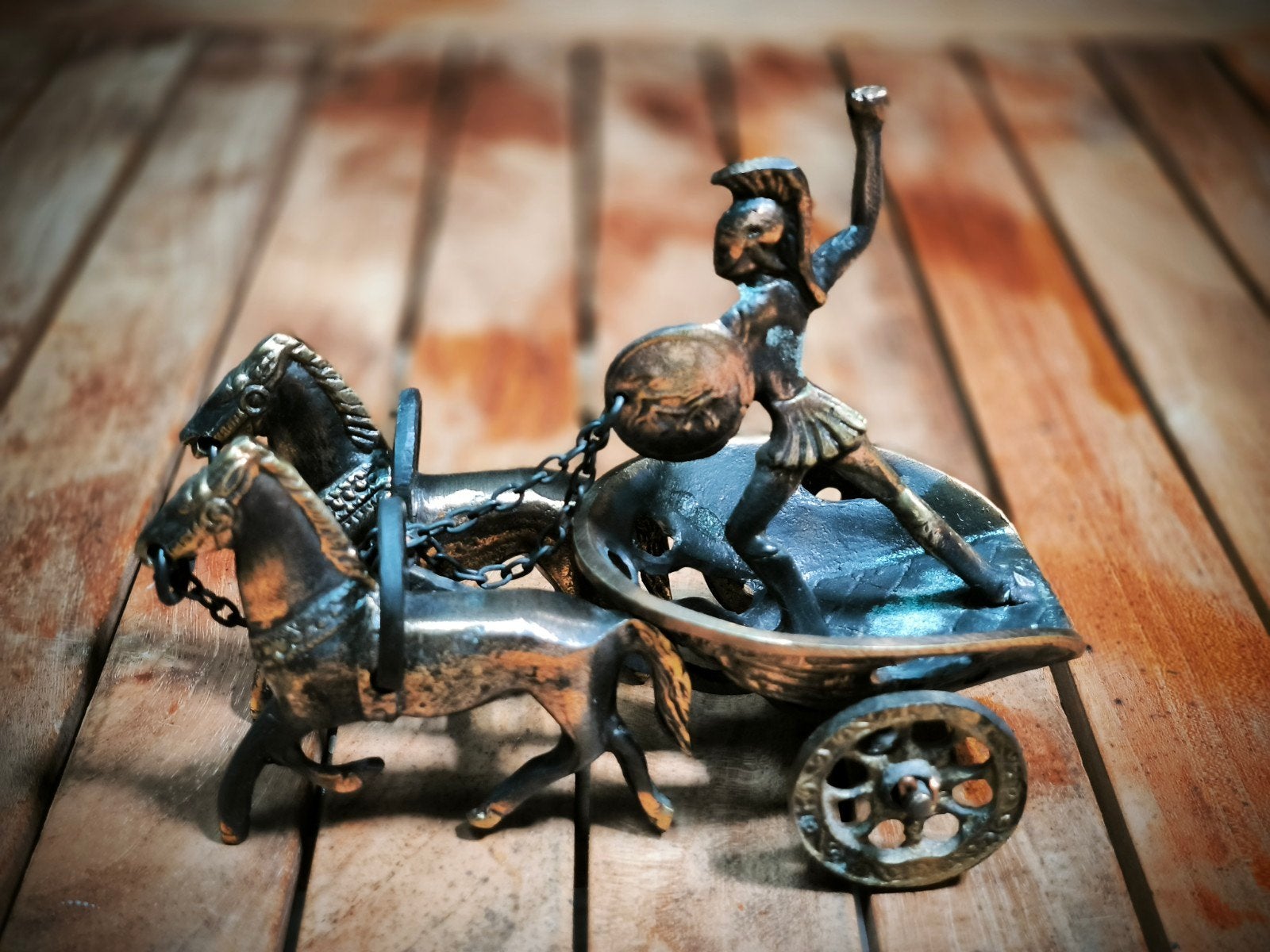 Bronzen strijdwagenbeeld met gladiator en paarden, Ophalen of Verzenden