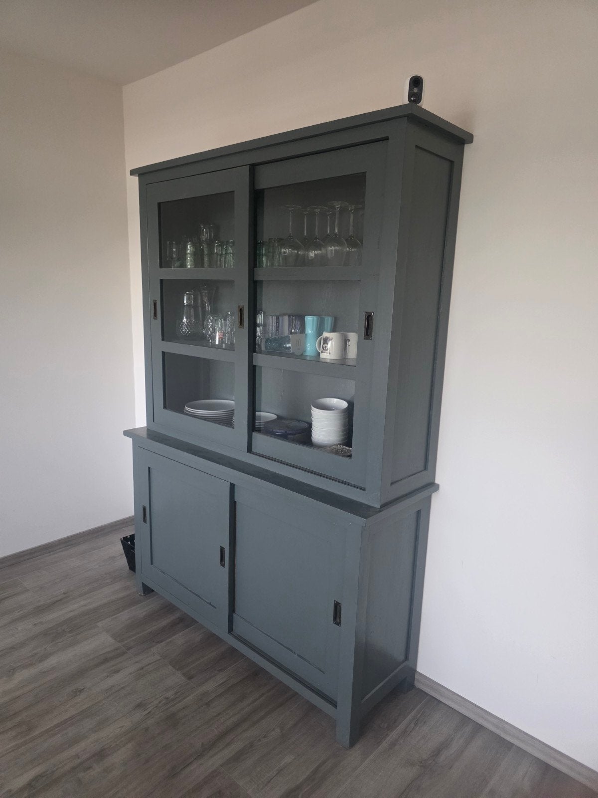Mooie grijze buffetkast met schuifdeuren nardo grey, 100 tot 150 cm, Overige houtsoorten, Ophalen of Verzenden, Landelijk, Modern