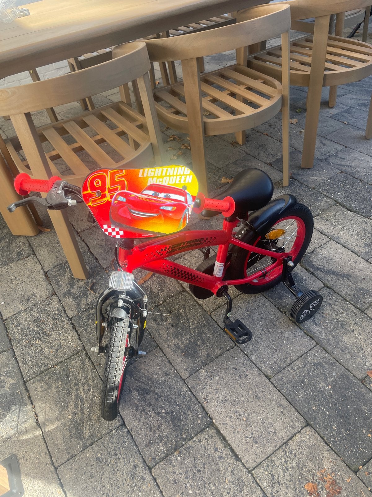 14 inch Lightning McQueen kinderfiets met zijwieltjes, Fietsen en Brommers, Ophalen, Zijwieltjes, Gebruikt, Velgrem