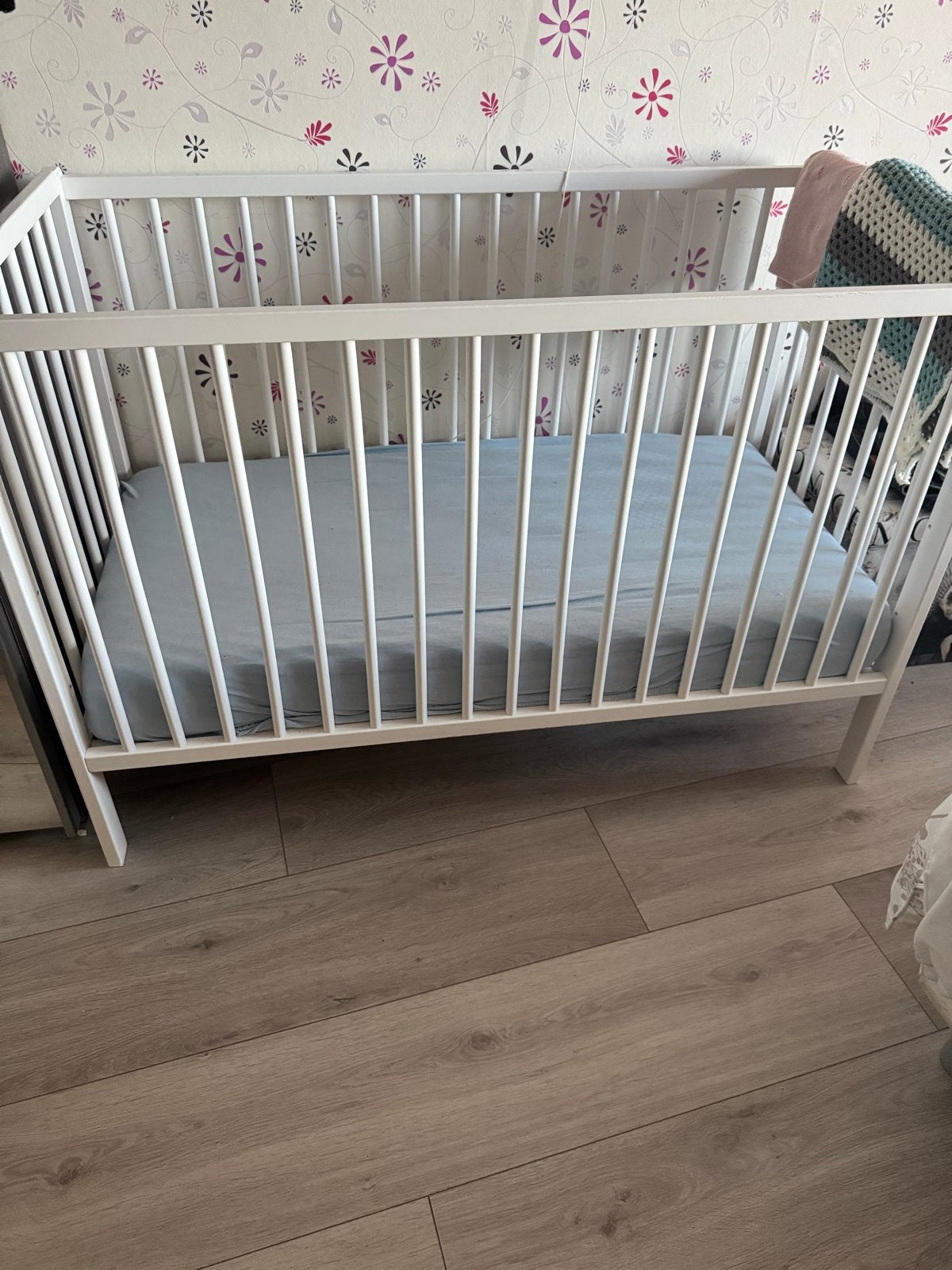 Wit houten ledikant met matras, Kinderen en Baby's, Ophalen, Gebruikt, Rechthoekig